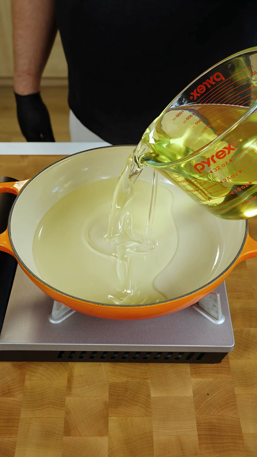 Neutral oil is poured into a deep pan before frying the rangoon.